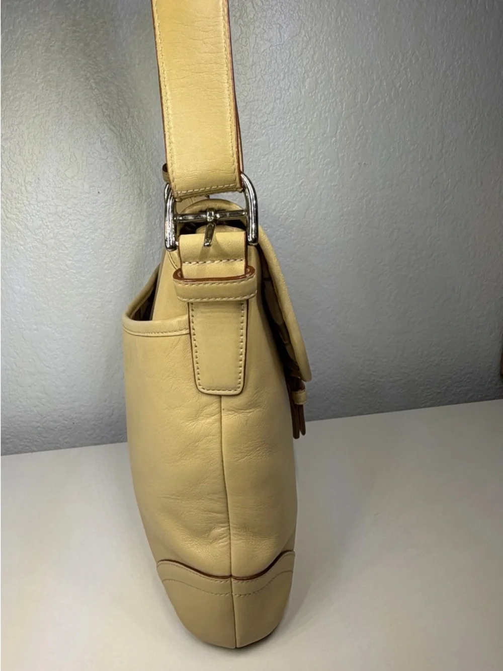 Vintage Coach Y2K Leather SoHo Shoulder Bag with Buckle Detail - Picture 7 of 15